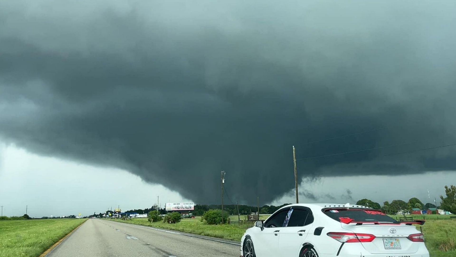 Difunden Video de Tornado en Florida antes de Impacto de Huracán Milton