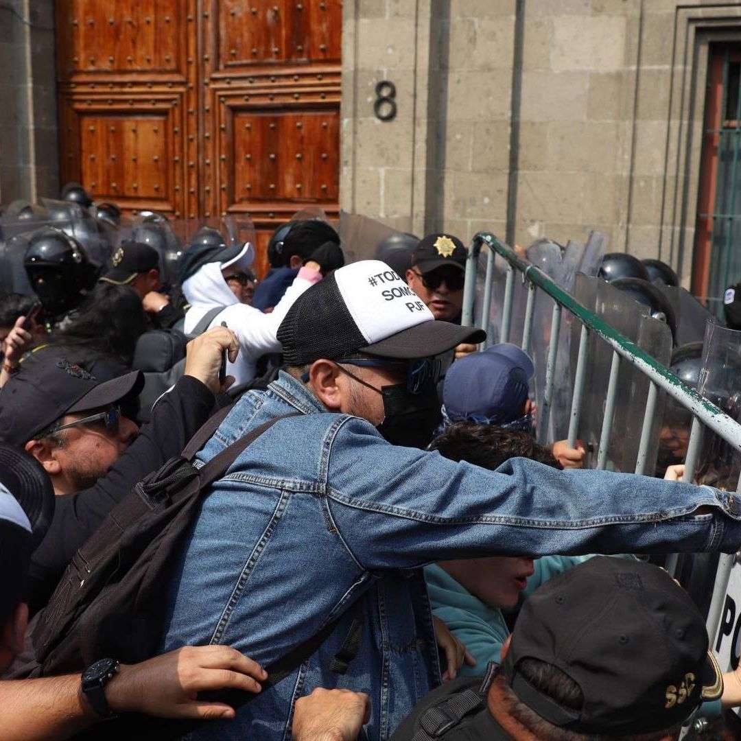 Trabajadores del Poder Judicial se enfrentaron con policías durante protesta en Palacio Nacional