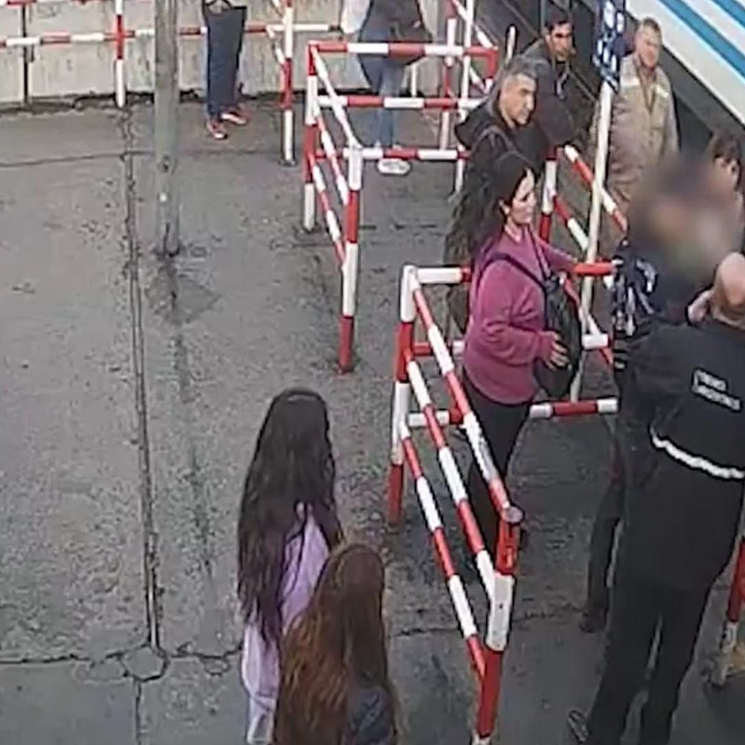 Video | Joven Estuvo a un Paso de ser Arrollado por un Tren por Ir Distraído con el Celular