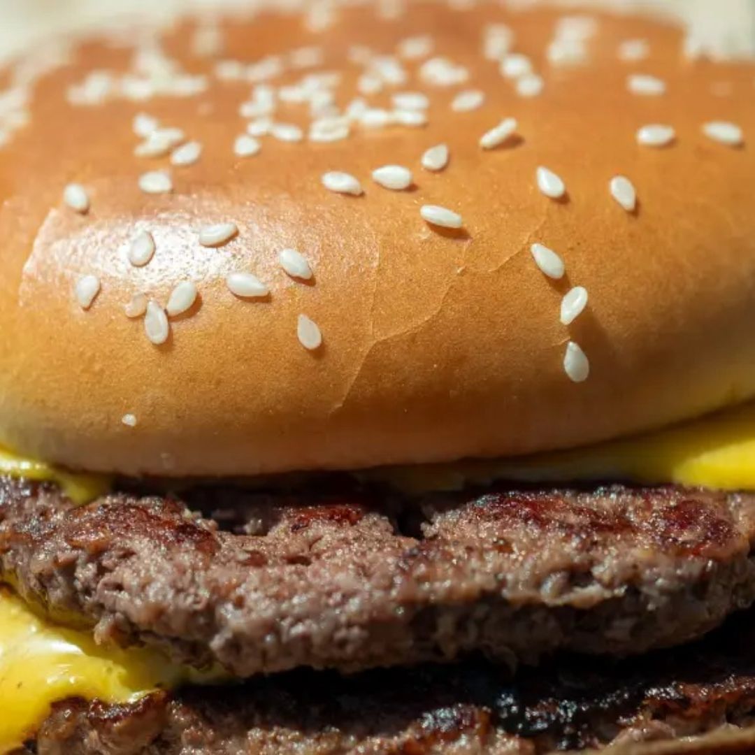Una hamburguesa Cuarto de Libra. Foto: Yiamastaverna