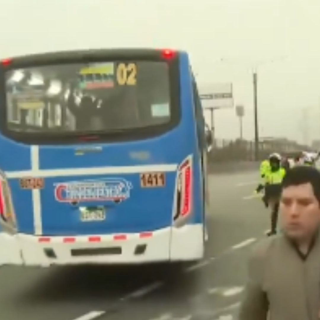 Un reportero de un noticiero en Perú fue sorprendido en medio de una transmisión en vivo este miércoles, 23 de octubre de 2024