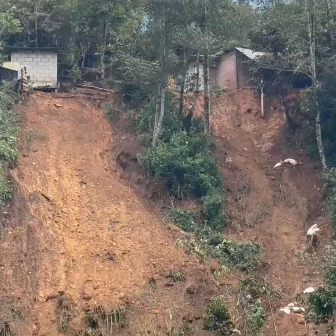 Derrumbe de tierra y lodo en Sierra de Zongolica