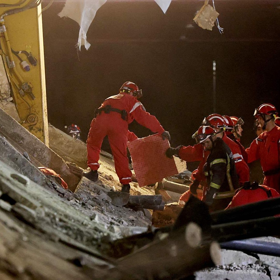 Derrumbe de Techo en Estación de Trenes Deja al Menos 13 Muertos en Serbia