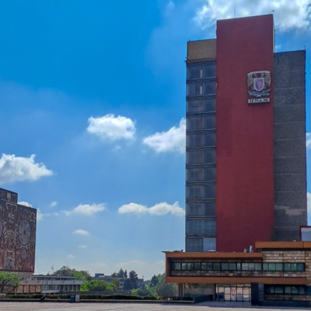 Edificios emblemáticos del Campus Central: la Torre de Rectoría y la Biblioteca Central