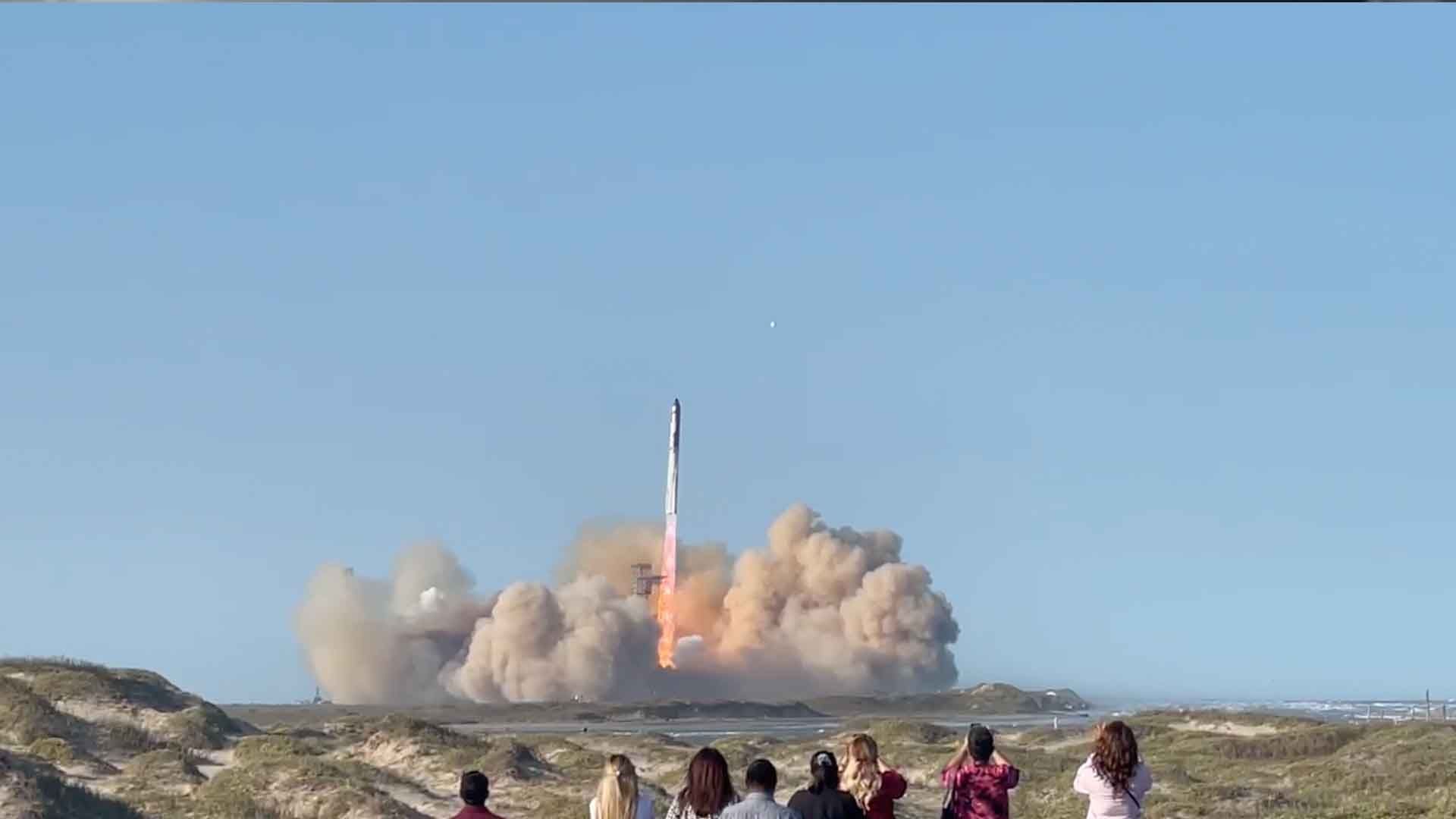 Cohete de SpaceX Realiza Amerizaje en el Golfo de México Durante Sexto Lanzamiento de Prueba