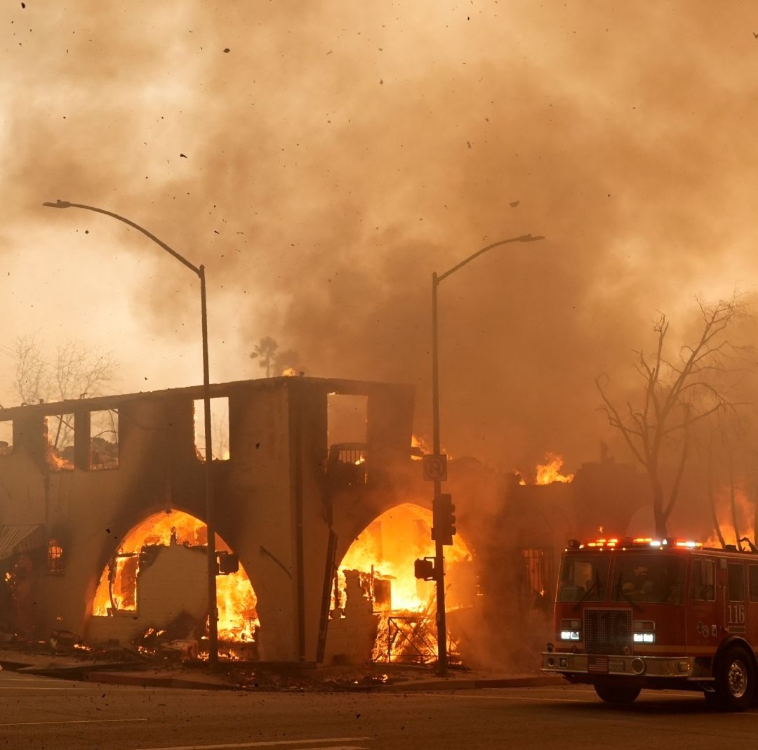 Aumentan a 5 Los Muertos por Incendios en Los Ángeles, California, Confirma Sheriff