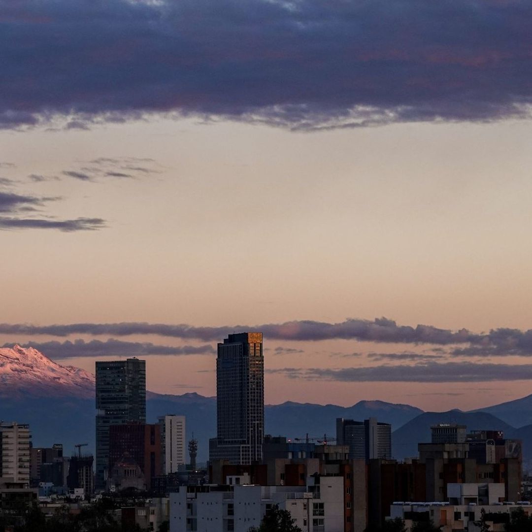 Postal del Popocatépetl e Iztaccíhuatl nevados, el 13 de enero de 2025