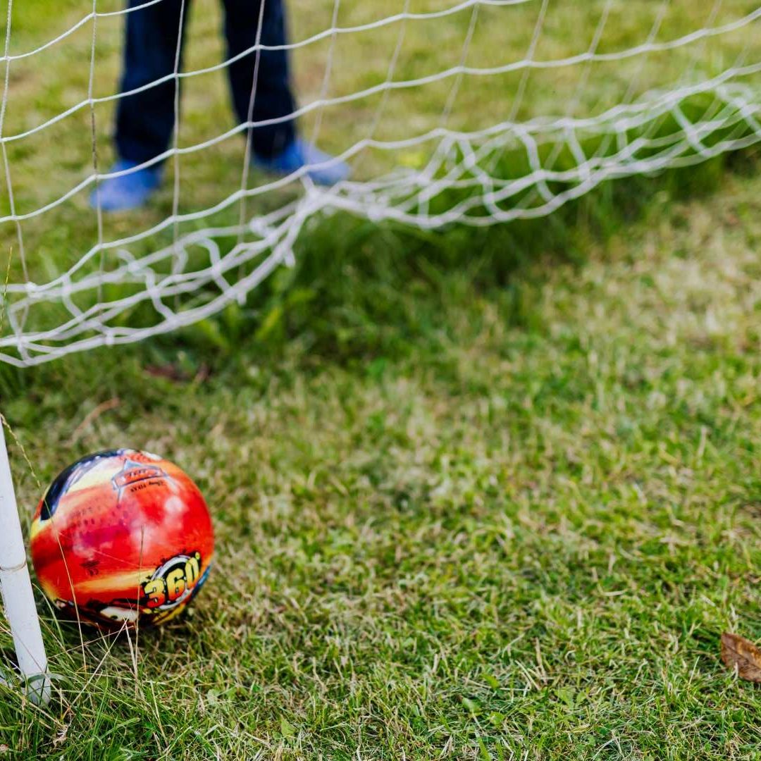 Niño de 3 Años Muere al Caerle una Portería de Futbol
