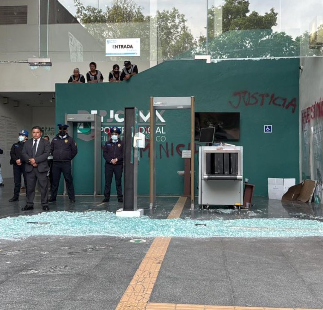 Activistas Y Mujeres Trans Vandalizan Instalaciones del Poder Judicial en la CDMX