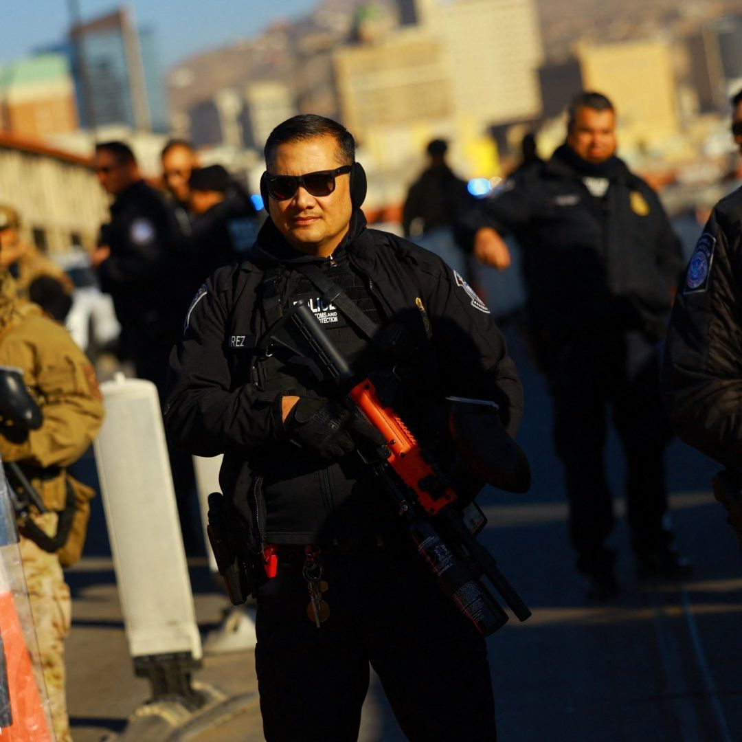 Integrantes de la CBP en el cruce fronterizo entre Chihuahua y Texas. Foto: Reuters | Archivo