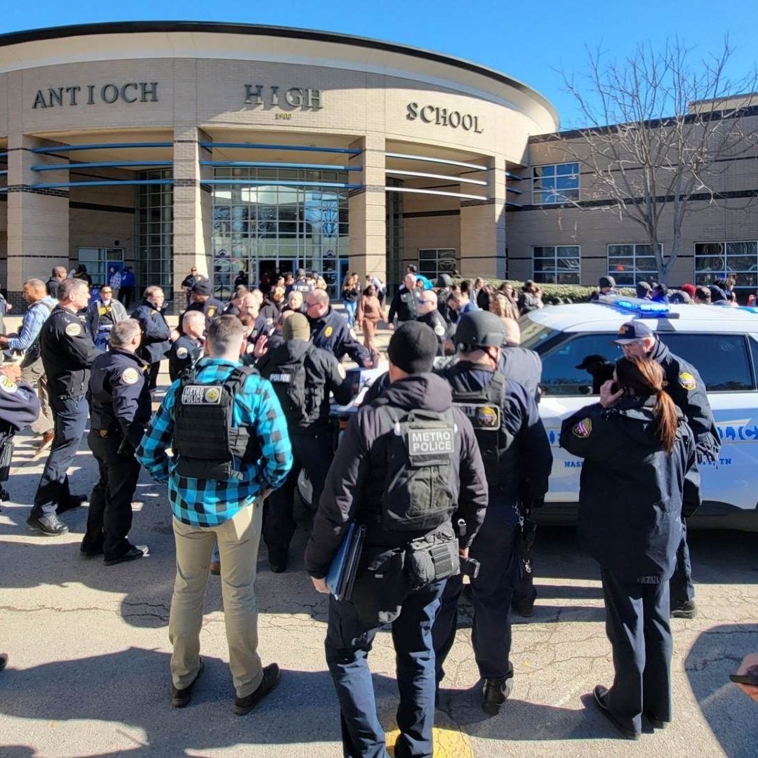 Video del Momento del Tiroteo en Escuela de Nashville, que Dejó Personas Heridas