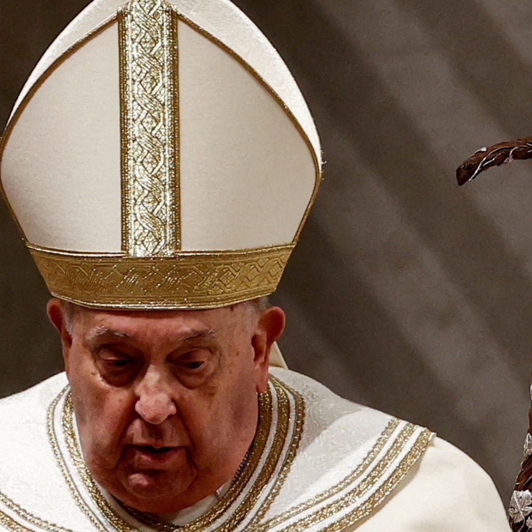 Papa Francisco oficiando misa en el Vaticano