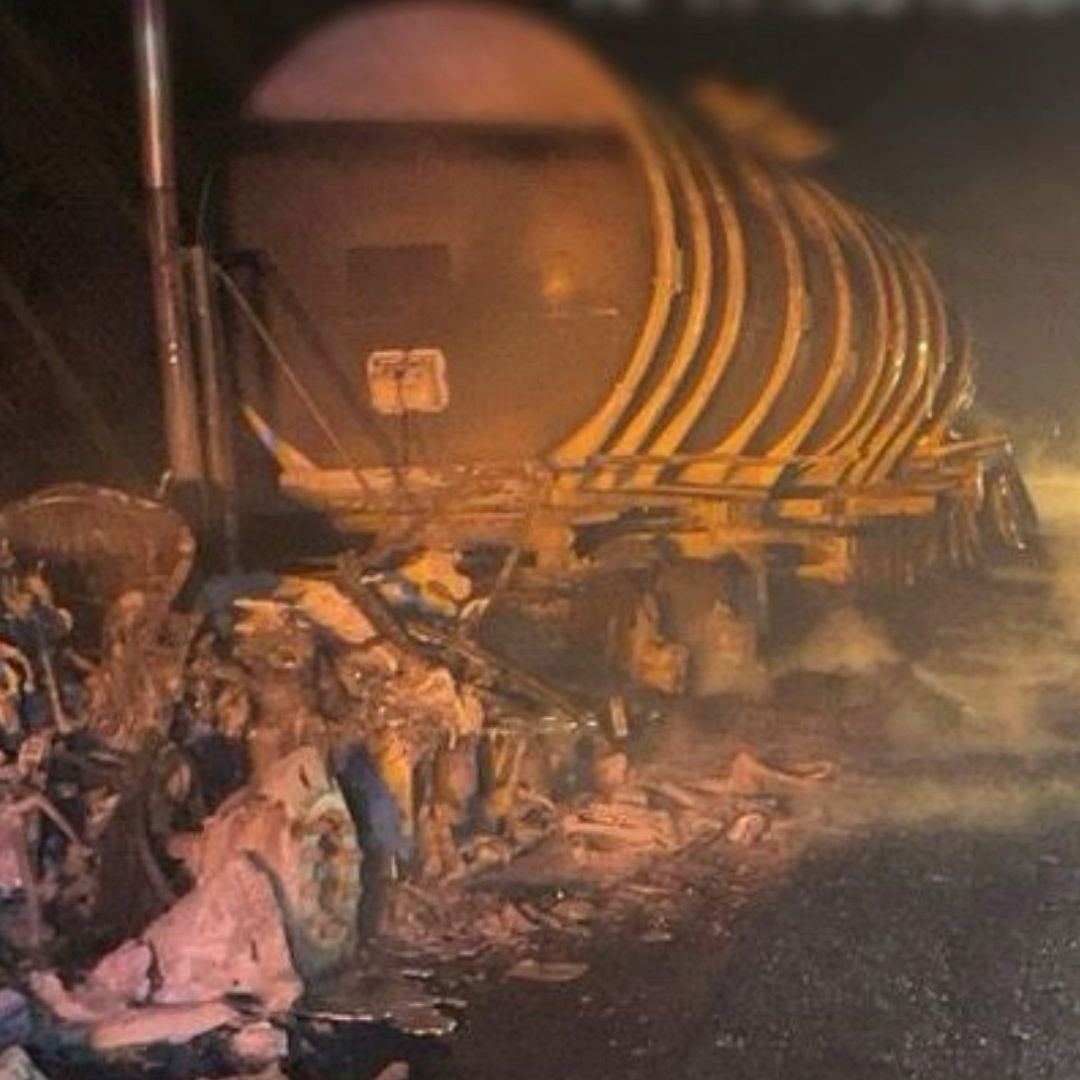 Pipa incendiada luego de explosión en Veracruz