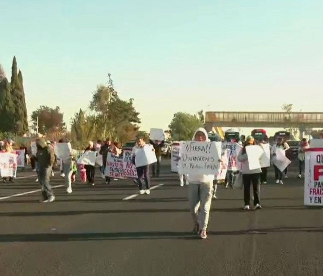 Bloqueo en autopista México-Pachuca a la altura de la caseta Ojo de Agua