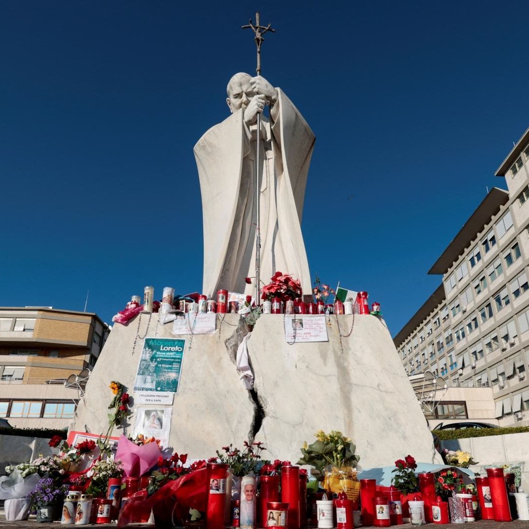 Papa Francisco permanece internado en el hospital Gemelli de Roma