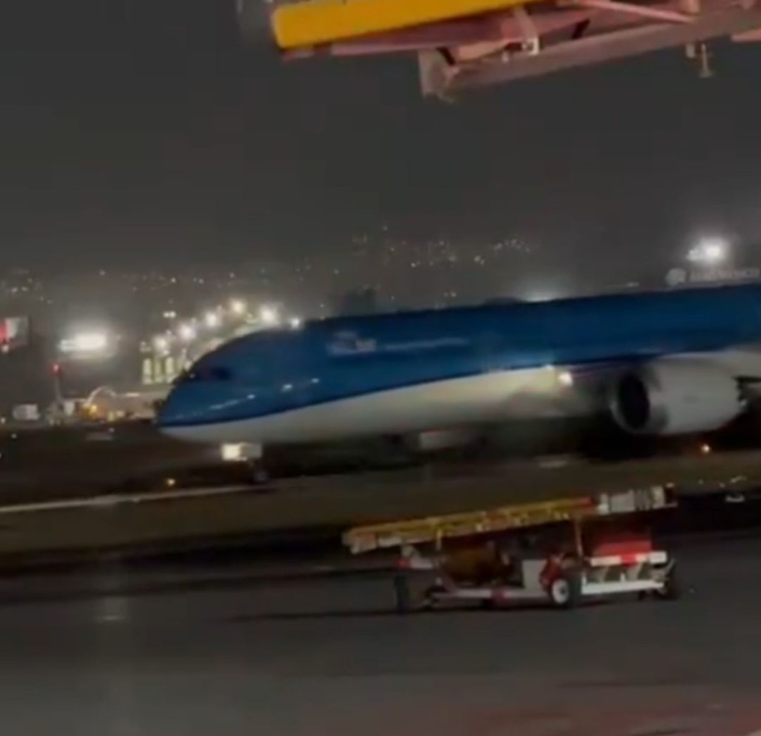 Aterriza de Emergencia Avión en el AICM, Procedente de Ámsterdam