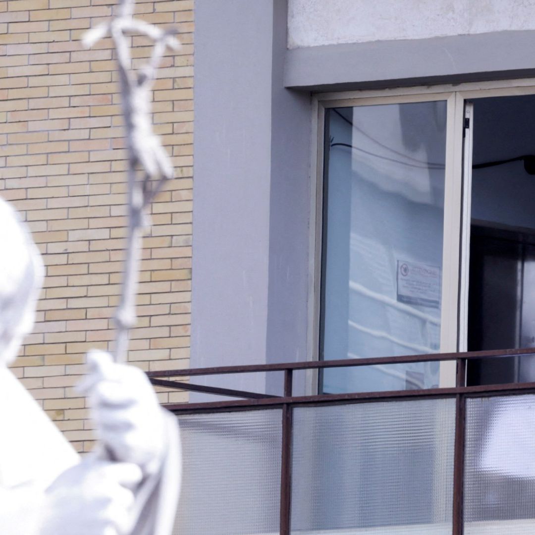 Papa Francisco Sale del hospital