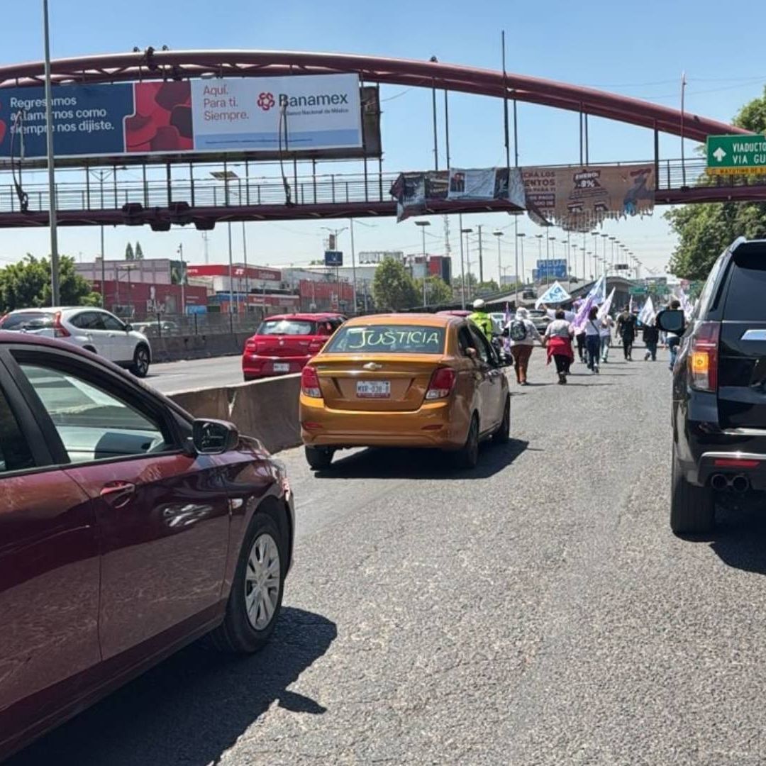 Caos vial por la marcha en Periférico Norte, Estado de México