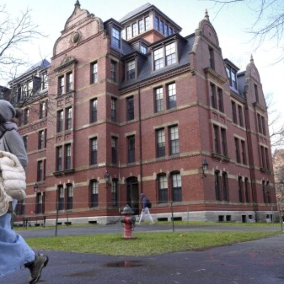 China Da Bienvenida a Estudiantes Extranjeros, Después que Trump Prohibiera Admisión en Harvard