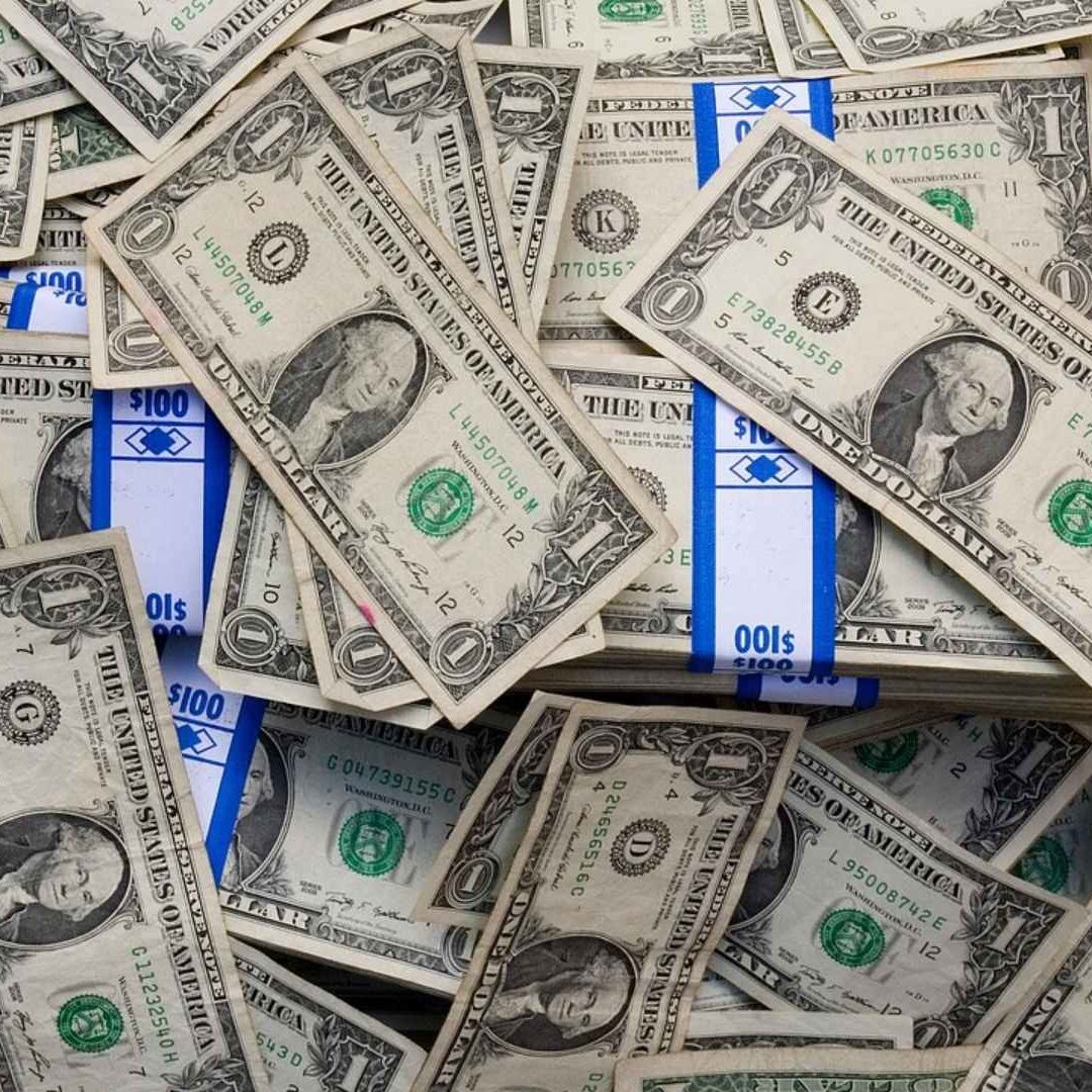Producción centavos y billetes de dólar