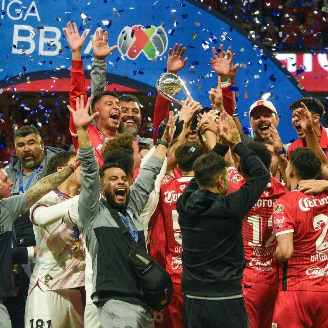 Jugadores del Toluca celebran el título de la Liga Mx