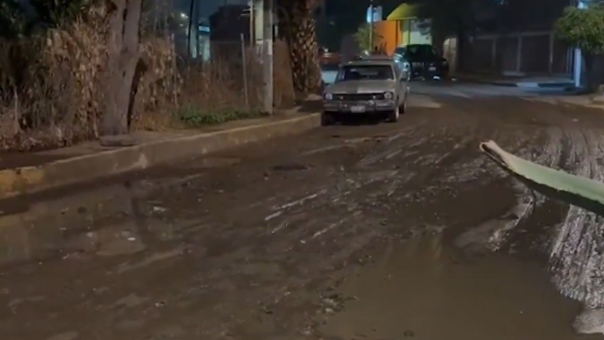 La situación al interior de las viviendas se tornó crítica cuando el agua logró ingresar.