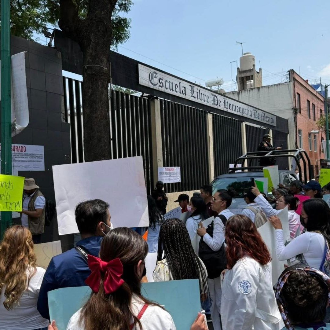 Alcaldesa de Cuauhtémoc y secretario de Gobierno cruzan acusaciones por plantel de escuela de homeopatía.