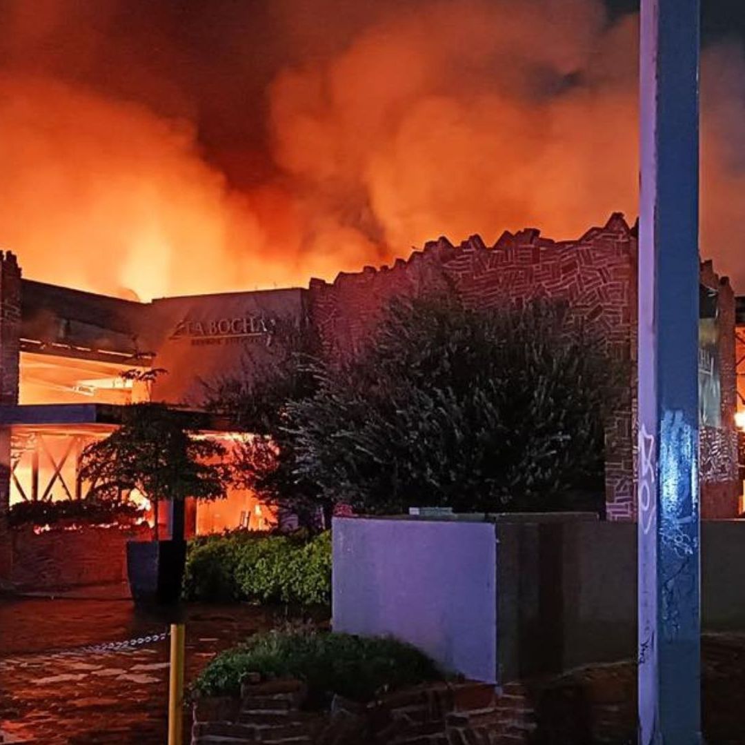 Voraz Incendio Consumió Restaurante de Querétaro