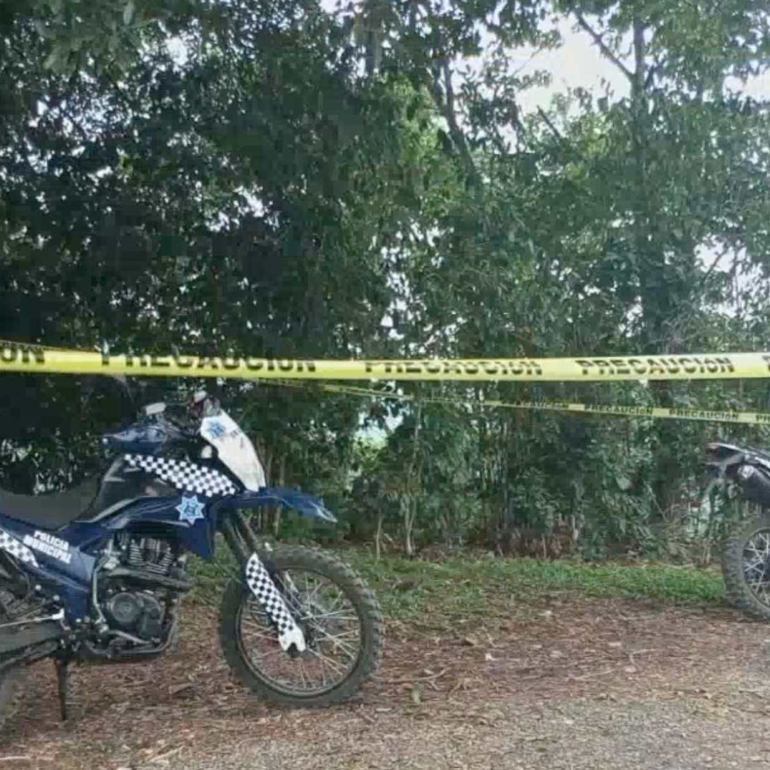 Los policías realizaban un recorrido de rutina en la zona conocida como Cruz Verde, al llegar a un tramo despoblado presuntamente fue ahí cando los sorprendieron los hombres armados y los atacaron.