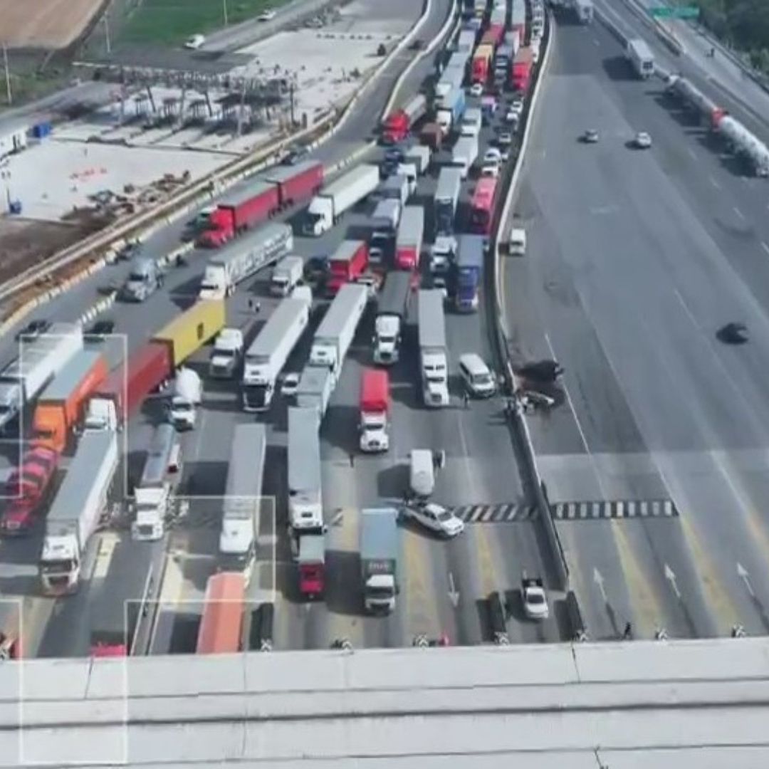 filas de autos en el Circuito Exterior Mexiquense
