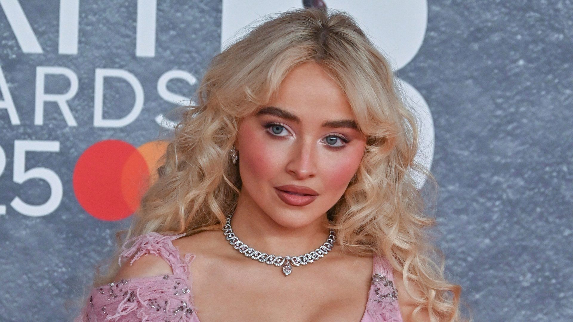 Sabrina Carpenter anuncia nuevo álbum