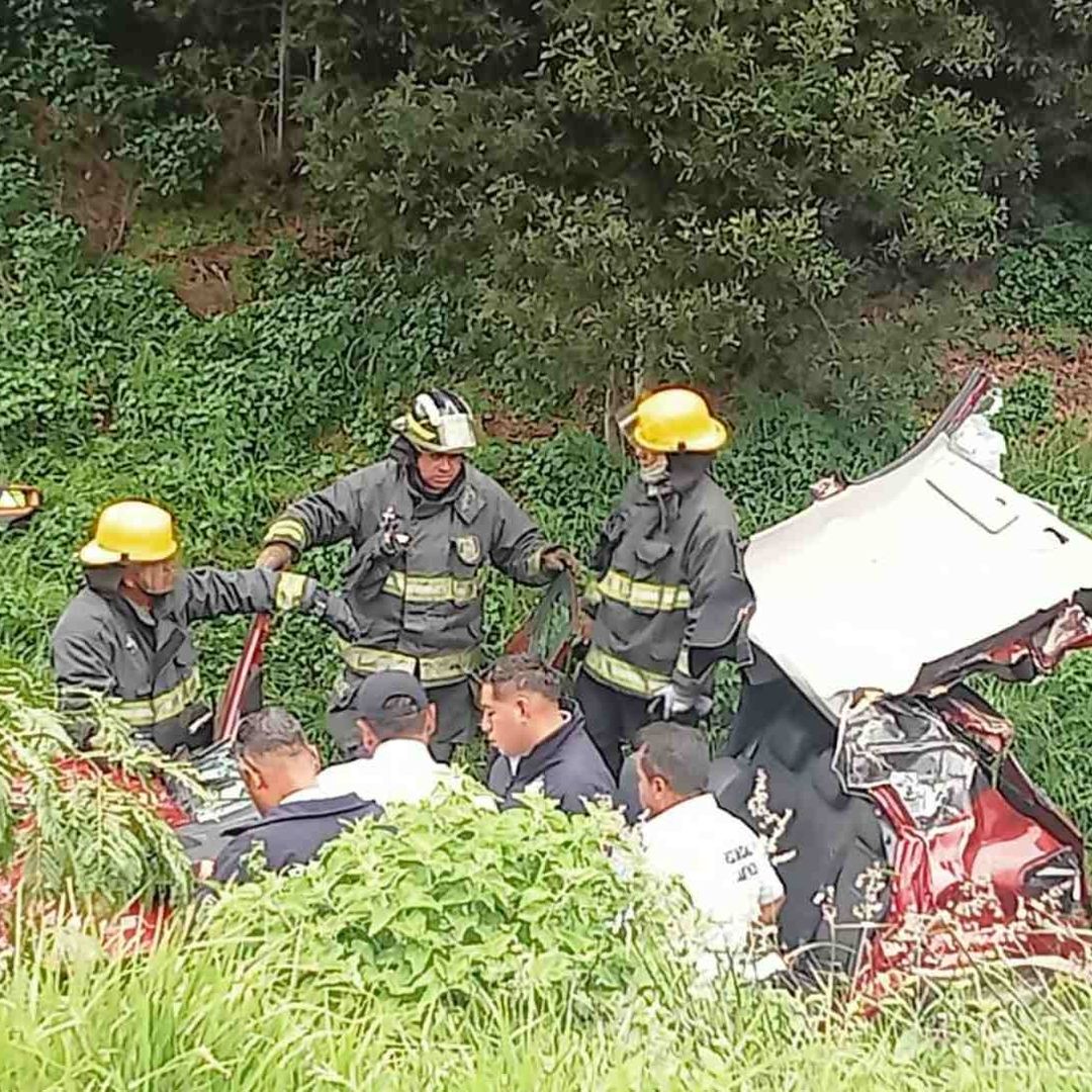 Conductor Muerto Prensado por Accidente Volcadura en Periférico de Puebla Altura Coronango