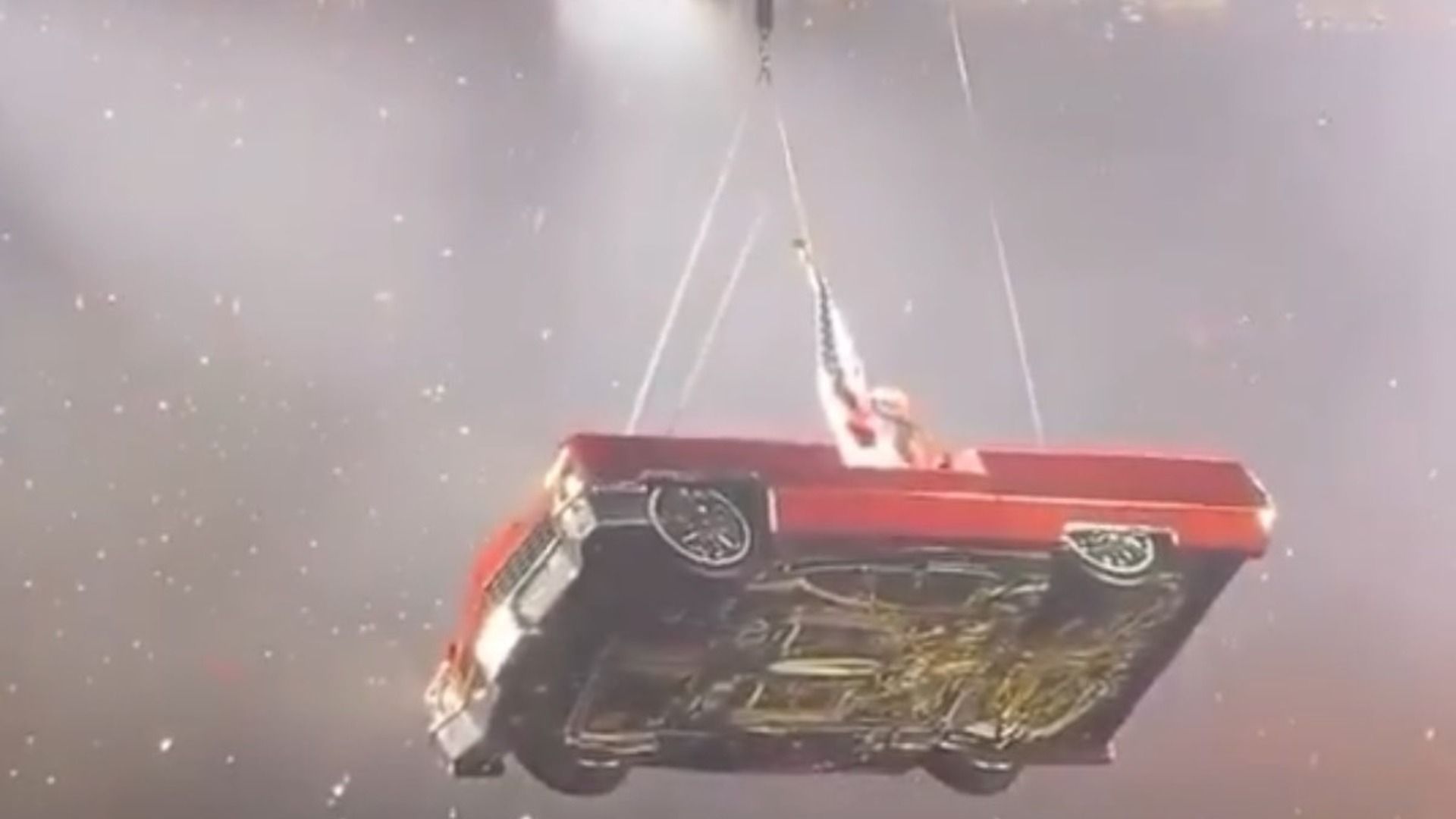 Beyoncé queda suspendida en el aire por falla técnica
