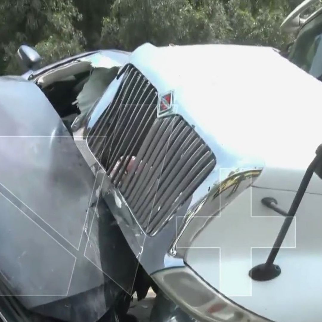 Auto prensado luego de ser arrastrado por un tráiler en la México-Querétaro