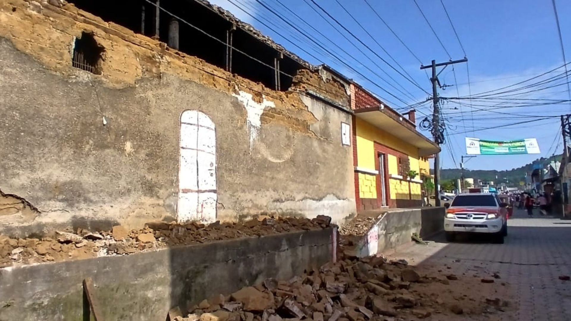 Enjambre de Sismos en Guatemala Deja Personas Enterradas, Casas Dañadas y Suspensión de Clases