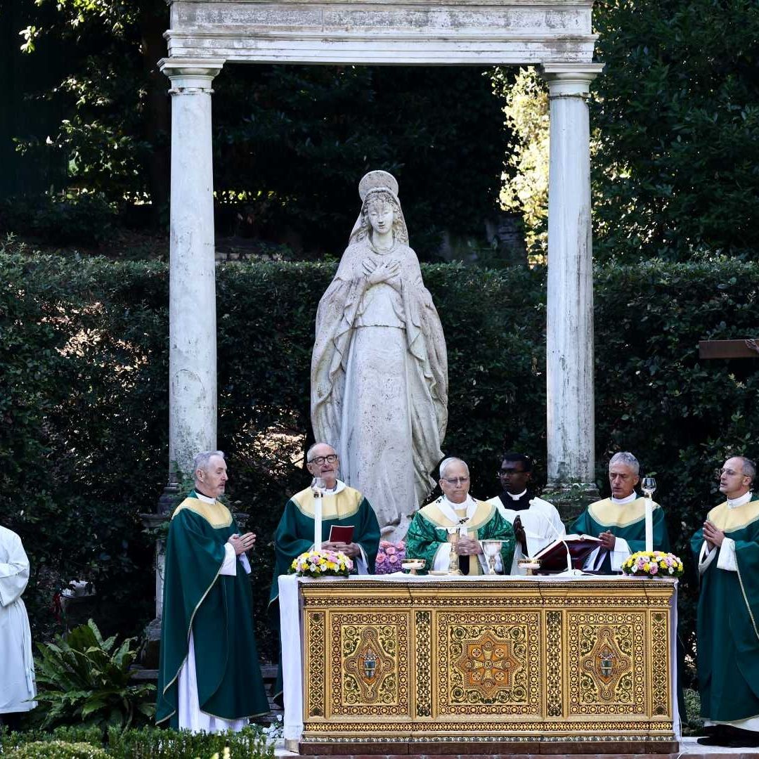 Papa león XIV oficia la primera misa verde