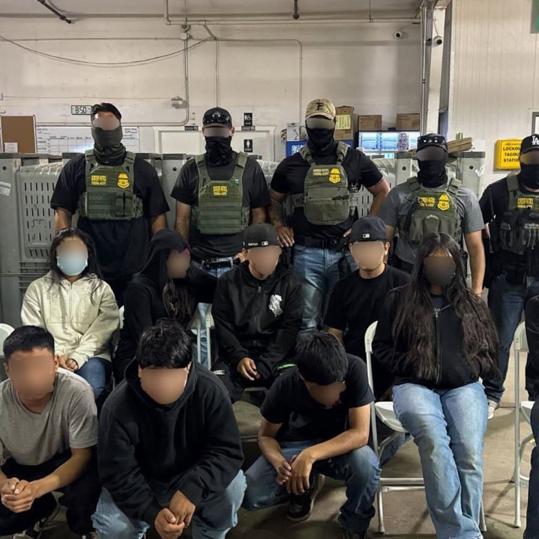 ICE Rescata 9 Niños Explotados en Granja de Marihuana tras Redada Migratoria en California, EUA