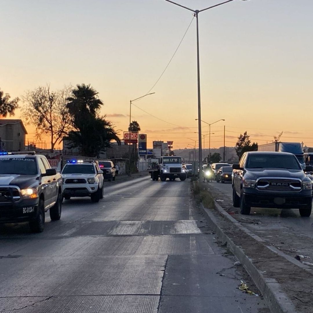 Operativo en Vía Rápida de Tijuana Deja Tres Detenidos con Armas Artesanales