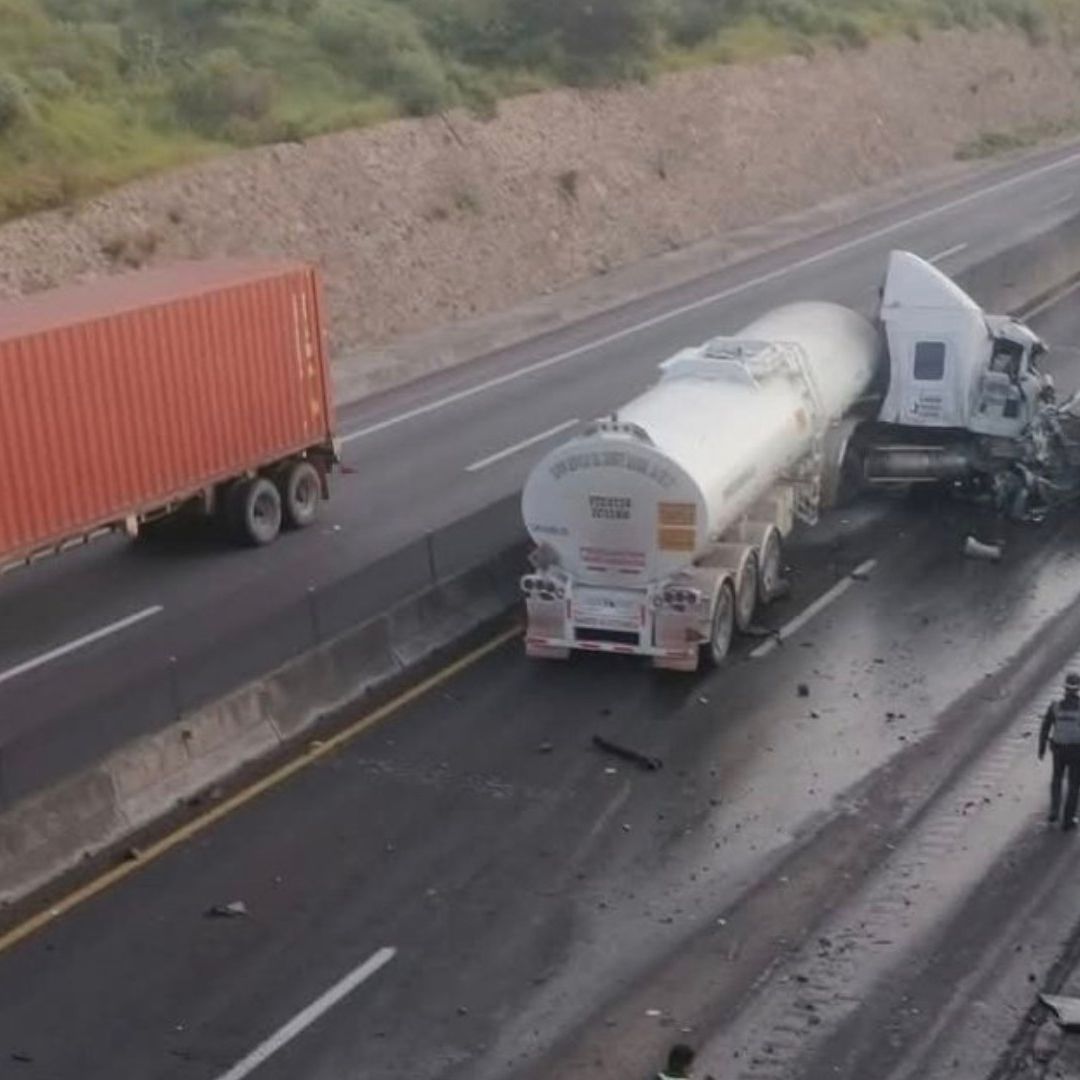 Cierre Total en Autopista Arco Norte por Accidente de Pipa y Derrame de Combustible en Puebla