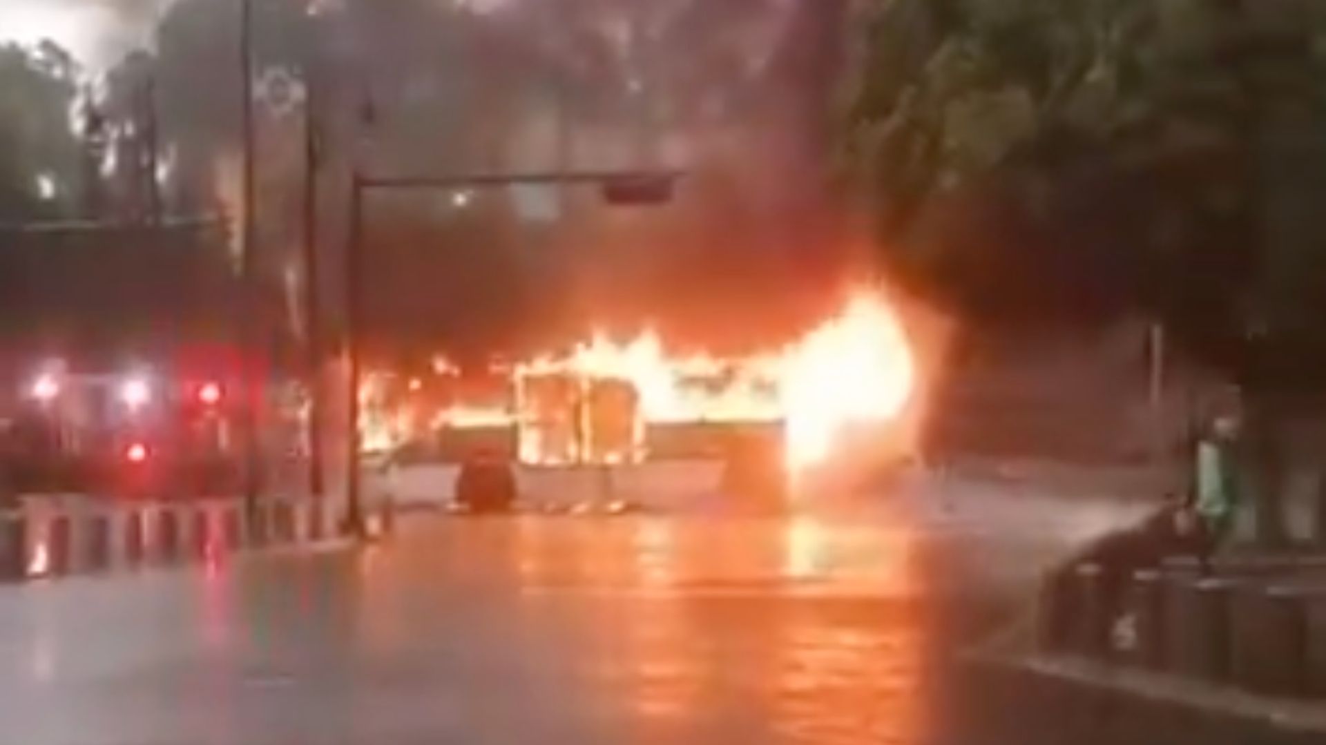 Incendio Metrobús RUTA Puebla 5 de Mayo Manifestación Normal Rural Carmen Serdán Teteles