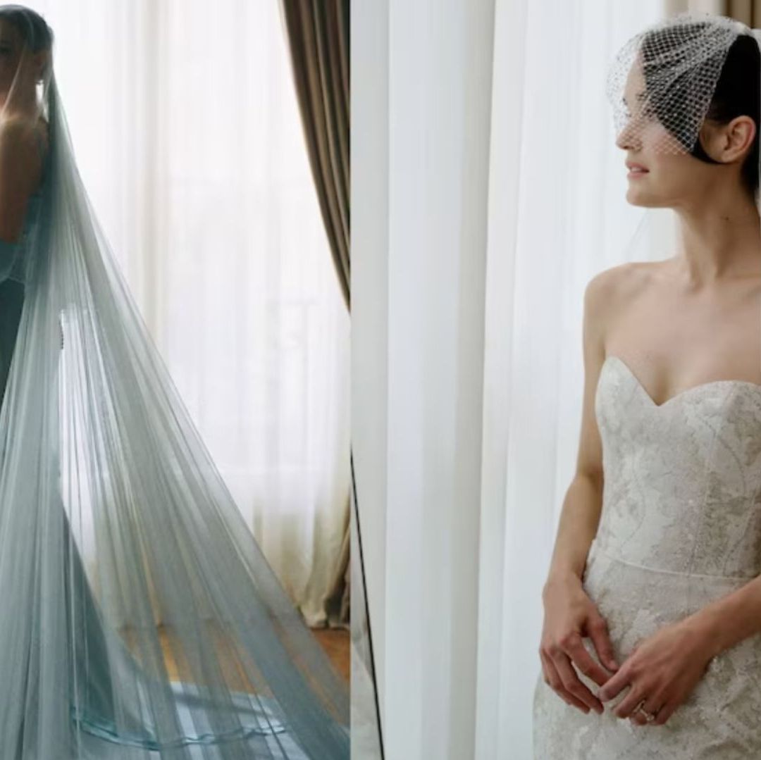 Dos mujeres usan vestido blanco de boda y están posando.
