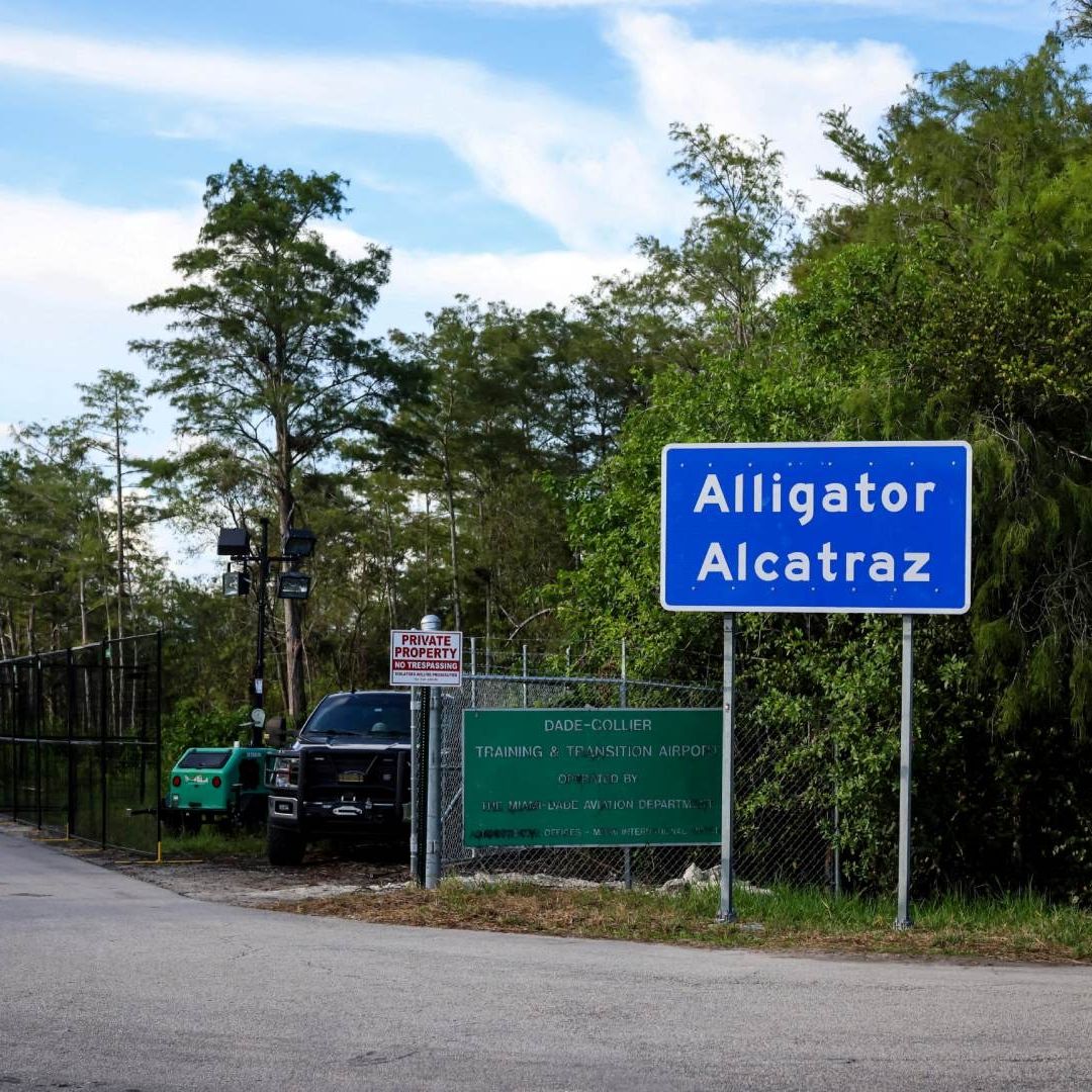 ICE Confirma que el Centro de Detención Migratorio 'Alligator Alcatraz' ha Vuelto a Operar