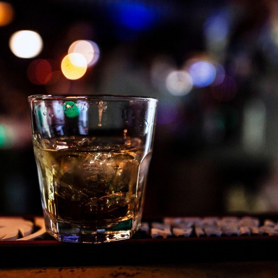 Suman Seis Turistas Muertos por una Presunta Intoxicación por Alcohol Adulterado con Metanol