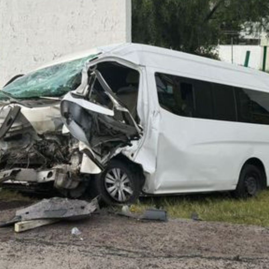 Camioneta con Extranjeros Sale de Teotihuacán y Choca contra Pipa de Gas; Hay un Muerto