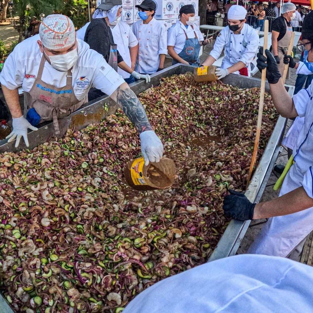 Ante Crisis por Violencia en Sinaloa, Realizan Evento Musical y Cocinan Aguachile Monumental