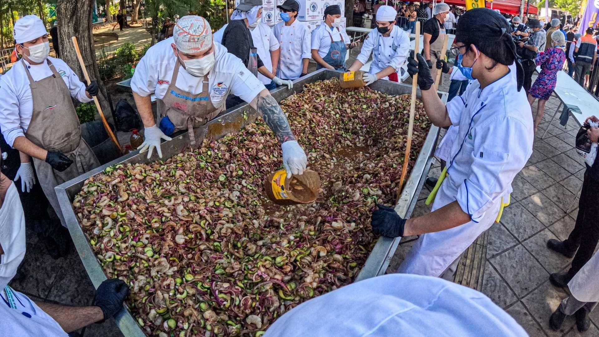 Ante Crisis por Violencia en Sinaloa, Realizan Evento Musical y Cocinan Aguachile Monumental