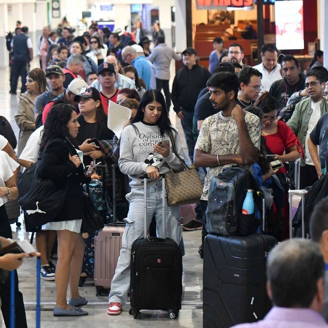 El AICM suspendió todos los vuelos hoy en las primeras horas de la mañana y pidió a los usuarios ponerse en contacto con su aerolínea