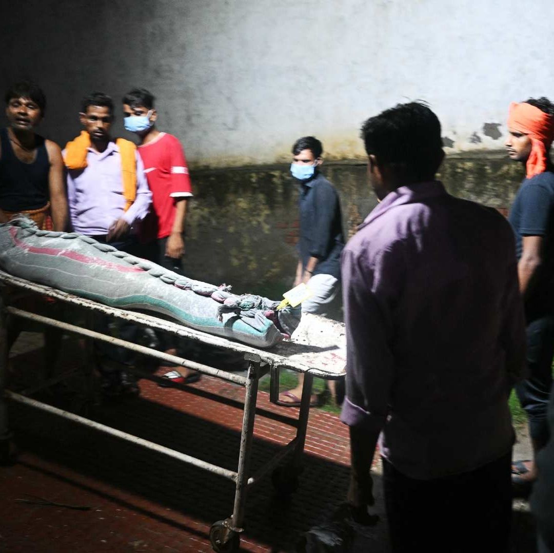 Hombre despierta en crematorio en la India