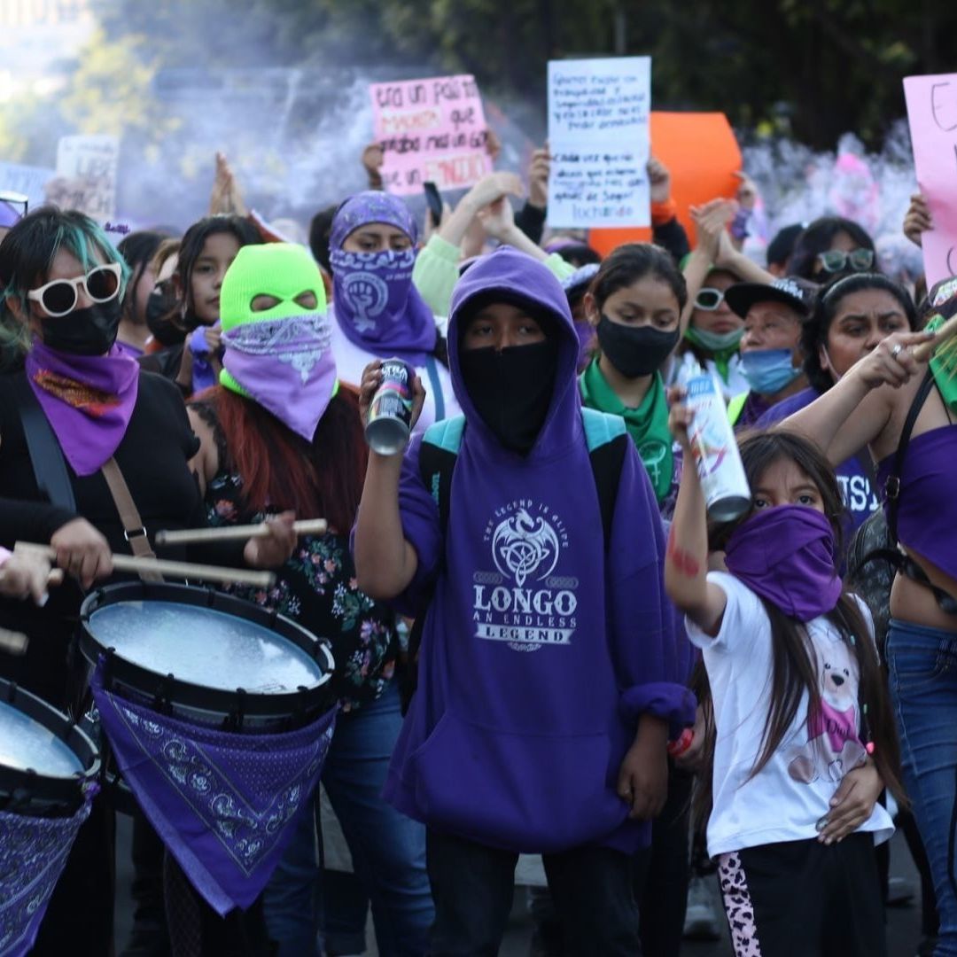 Colectivas feministas, mujeres y niñas se manifiestan en CDMX para la Eliminación de la Violencia contra la Mujer