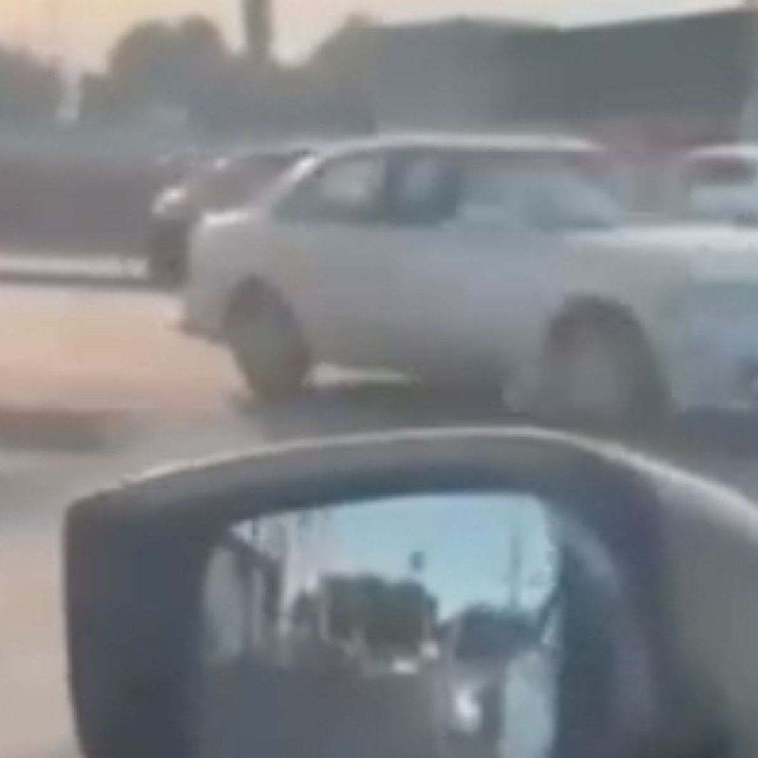 Hombres Armados Bajando a Conductores de sus Autos en Culiacán